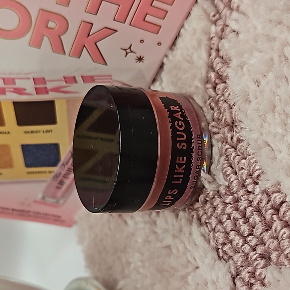 nwt Victoria's Secret LIPS LIKE SUGAR Scrub
